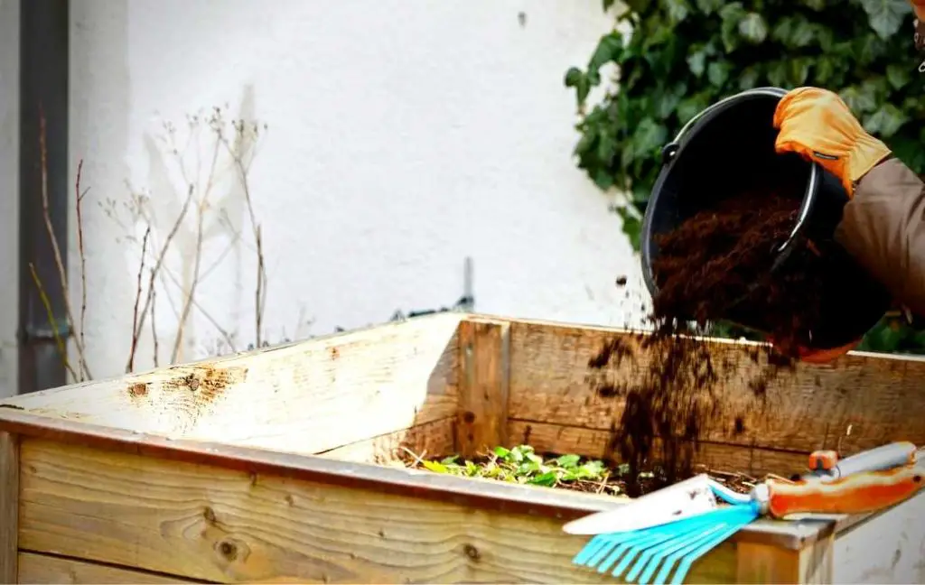 BOTTOM OF RAISED GARDEN BED WITH LEGS